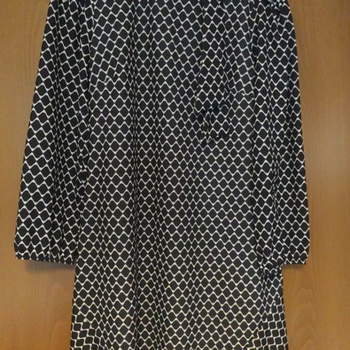 Sfera Collection dress like new with integrated scarf, size L, black and white