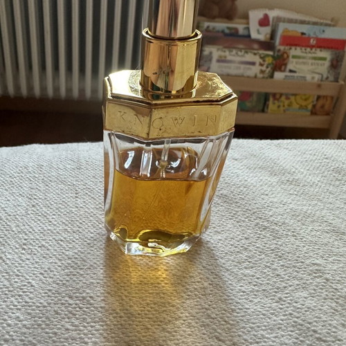 Estée Lauder Knowing Eau de Parfum 30 ml bottle