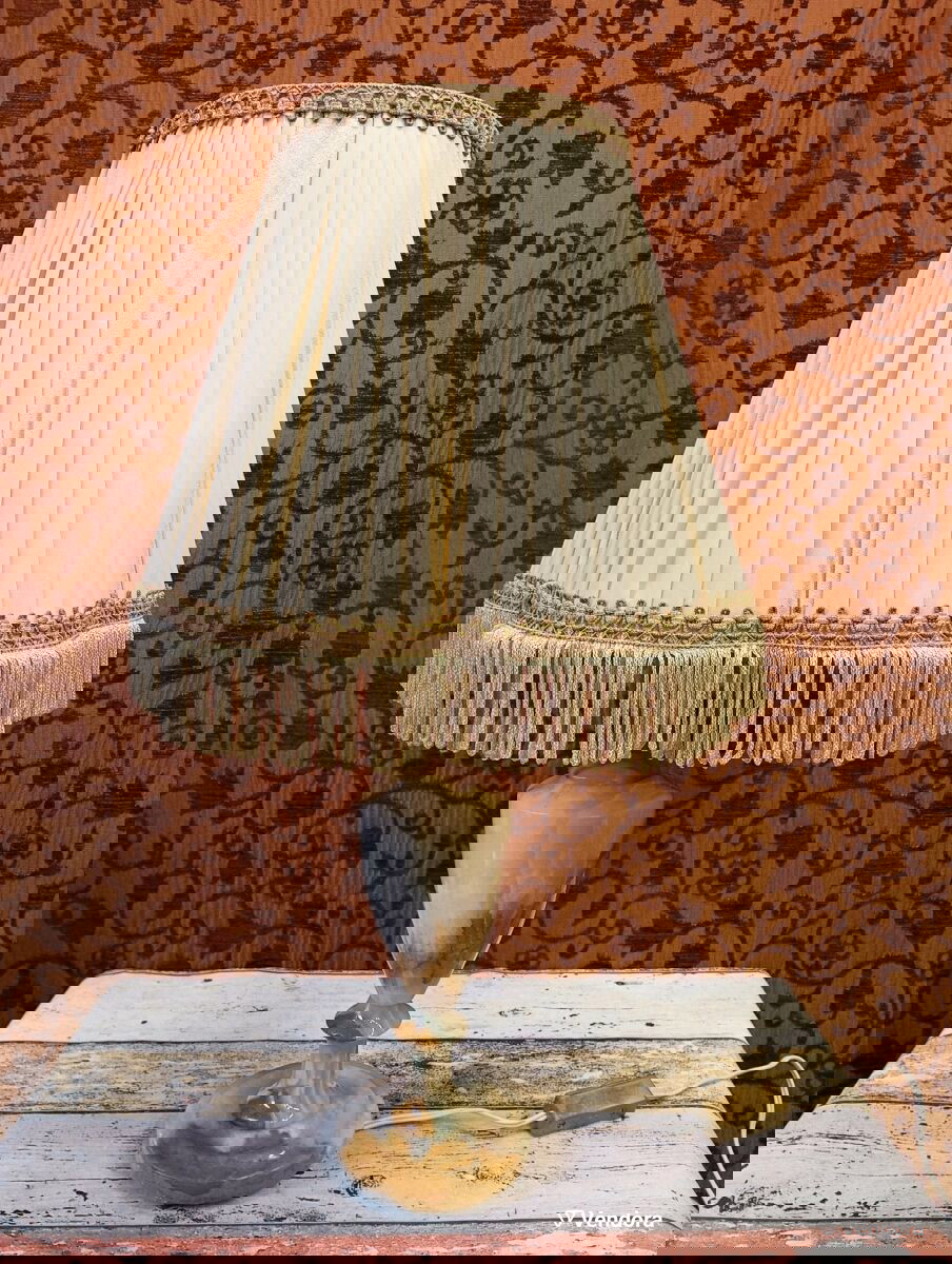 Αντίκα φωτιστικό όνυχας με πλισέ καπέλο μεταχειρισμένο