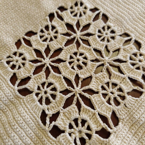 Knitted handmade blanket like new, cream 200x210