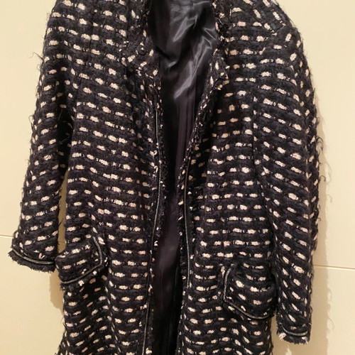 Zara coat black and white used, size L