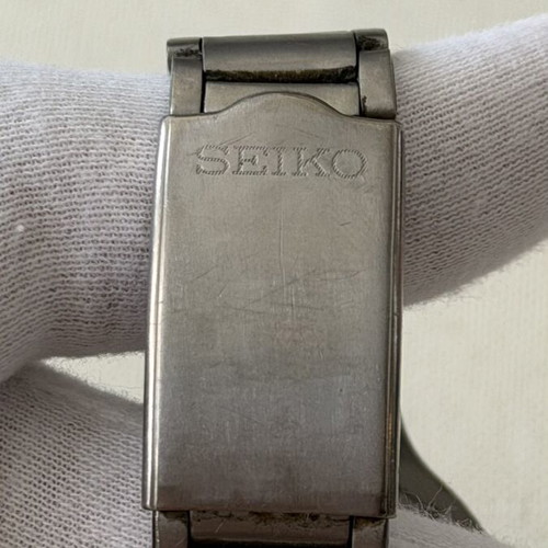 Seiko Titanium Quartz 7N42-8100 watch like new, black and silver