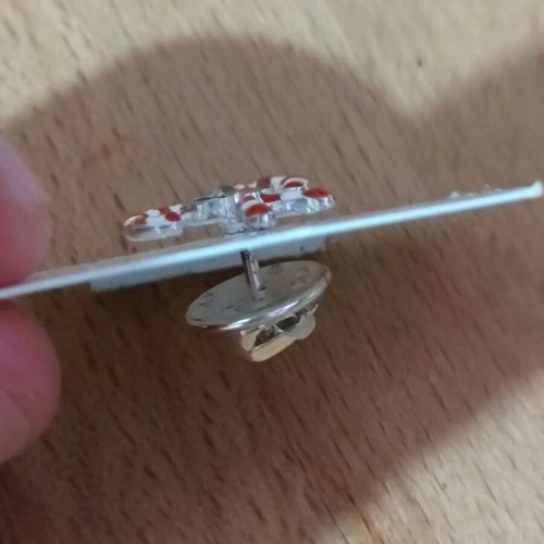 Christmas pin like new