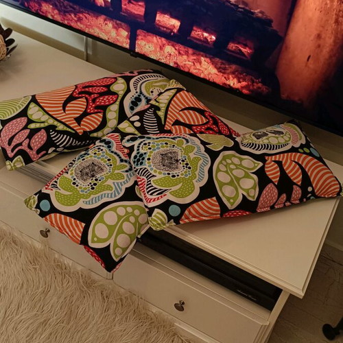 Printed pillows like new, set of 3, rectangular