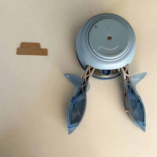 Large tag punch for scrapbooking and crafts