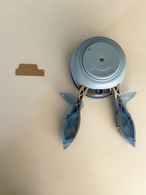 Large tag punch for scrapbooking and crafts