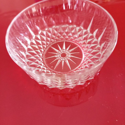 Small glass bowl with star design like new
