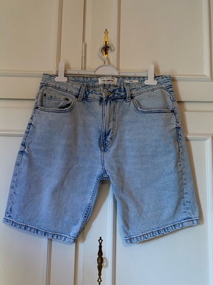 Pull&Bear ανδρική  τζιν βερμούδα