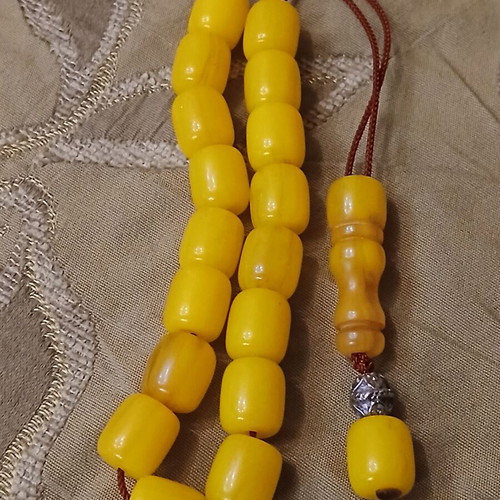 Bakelite Mastic Worry Beads used, 1960s, 18 beads