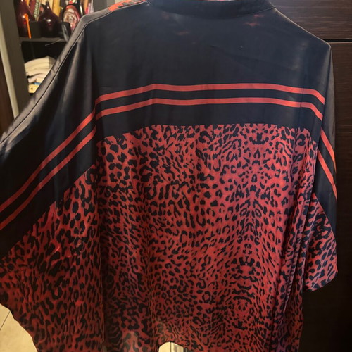 Junona shirt like new, black and red with striking design