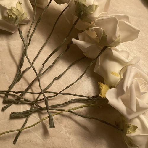 Artificial roses pack of 12, wire stems, like new