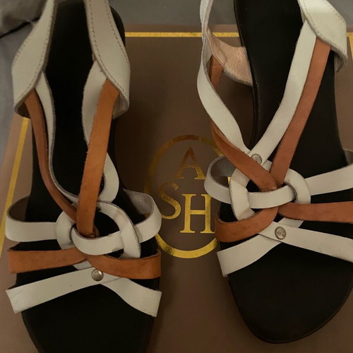 Leather sandals used no.37 white and orange