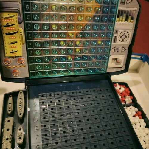 Classic Battleship MB Games like new