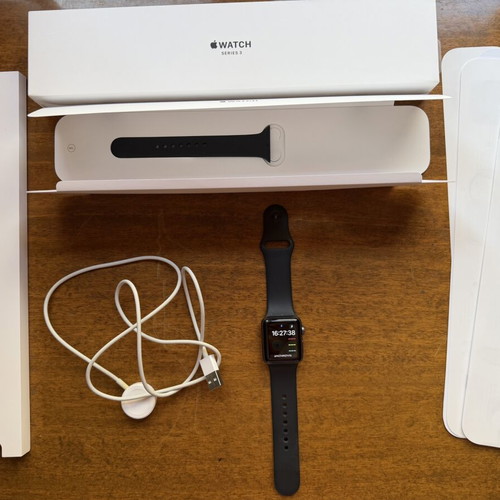 Apple Watch Series 3 μεταχειρισμένο με αυθεντικό κουτί και καινούργιο λουράκι