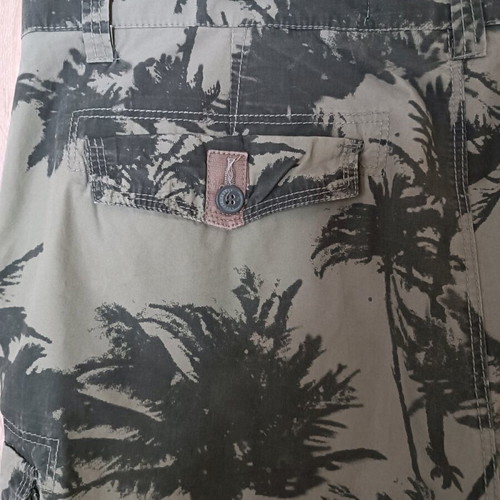 Funky Buddha men's summer cargo shorts like new, khaki