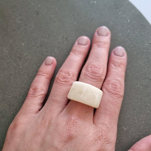 Cream ring with beige swirls new, rectangular size 19mm