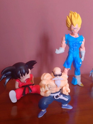 Dragonball figures new, set of 4, collectible