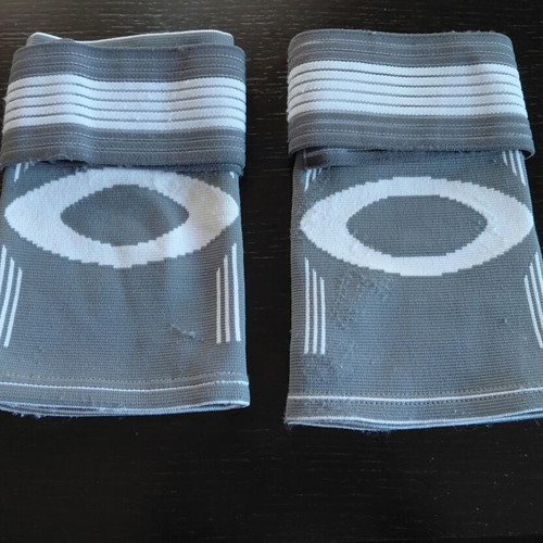 Liveup Sports elastic knee pads pair used with adjustable straps