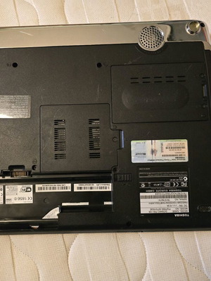 TOSHIBA Qosmio διπύρηνο laptop μεταχειρισμένο, χωρίς δίσκο, φορτιστή, μπαταρία, 2GB μνήμη