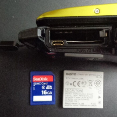SANYO XACTI VPC-CA9EX Dual Camera HD like new, waterproof digital camera