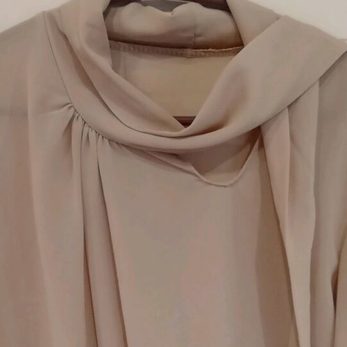 Women's beige top like new, neck tie, elastic cuffs