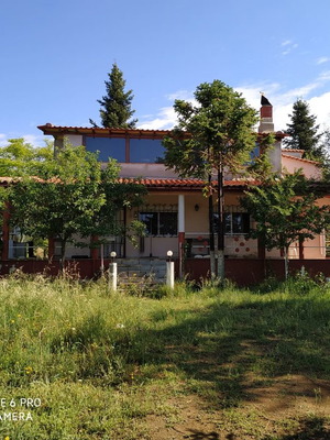 Διώροφη εξοχική μονοκατοικία επιπλωμένη με 2 υπνοδωμάτια και αποθήκη σε οικόπεδο 5 στρεμμάτων