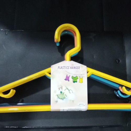 Plastic clothes hangers new, set of 6 pieces