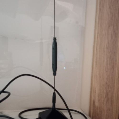 TV antenna like new, small black