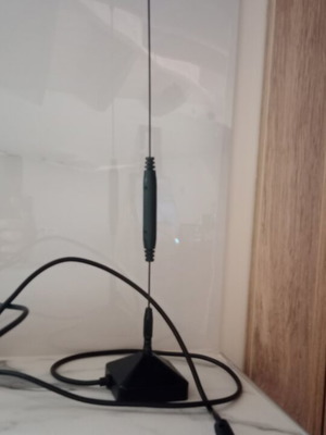 TV antenna like new, small black
