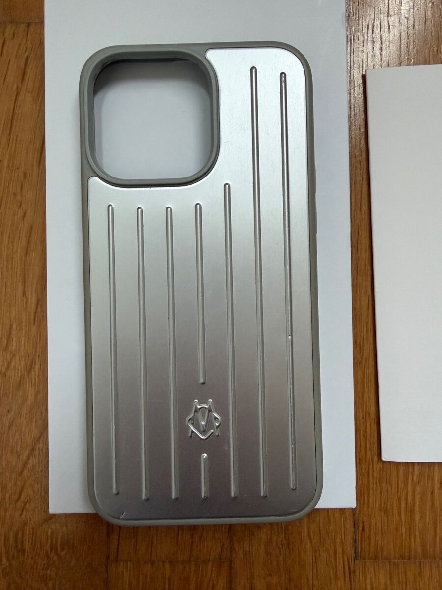 Rimowa iPhone 15 Pro Max case used with… - € 80,00 - Vendora.bg