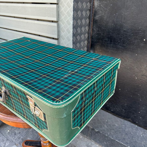 Vintage checked pattern suitcases used, green and blue