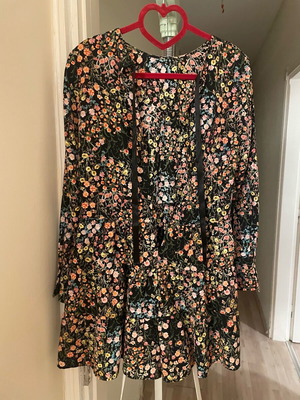 Zara floral mini dress like new, airy shorts S/M