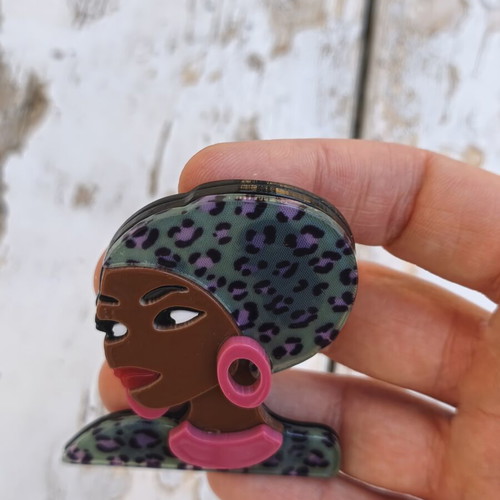 Acrylic brooch woman with leopard turban and pink details
