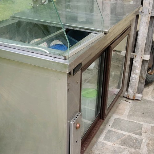 Professional refrigerator used with machine and electronic thermostat