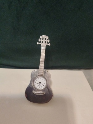 Decorative miniature guitar clock like new