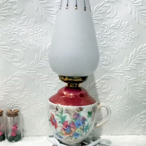 Electric ceramic vintage lamp used with floral decoration