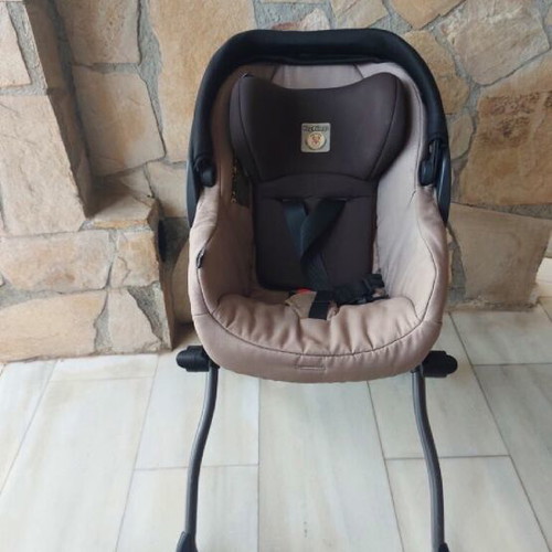 Peg Perego car seat 0-9 like new