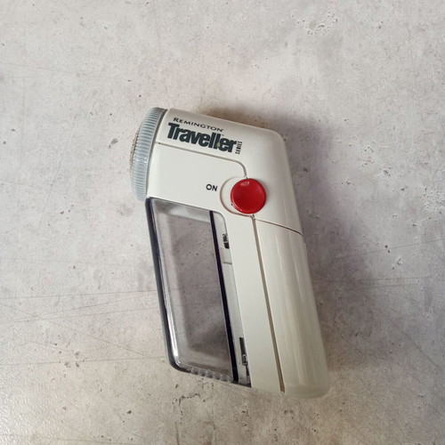 Remington Traveler Fabric Lint Remover used, battery operated