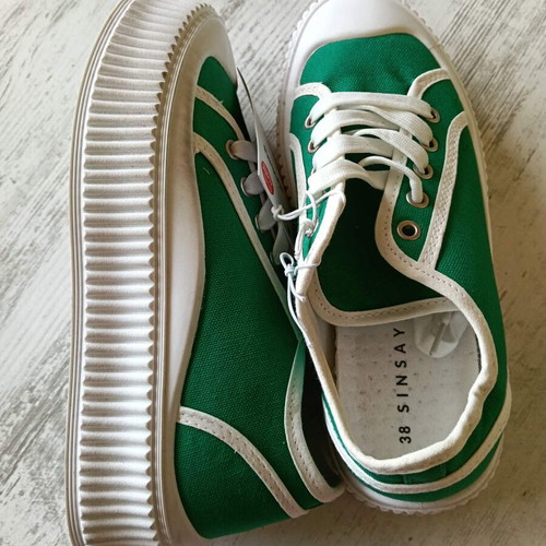 Sneakers new green sports style, size 38