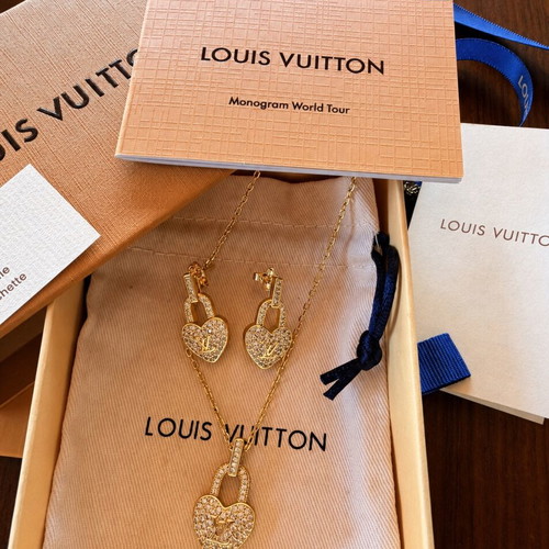 Louis Vuitton heart necklace and earrings set, 18K gold plated