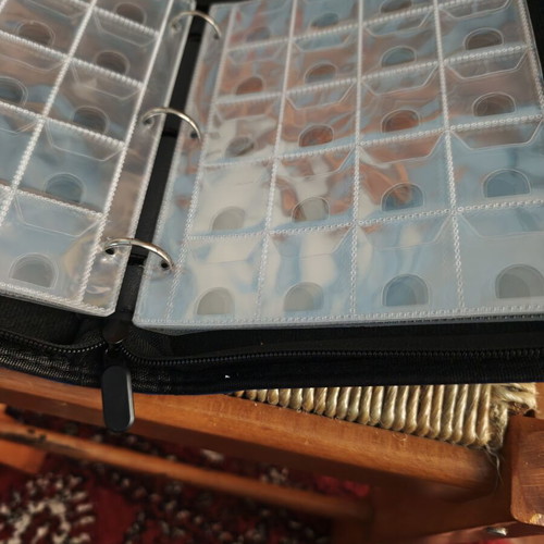 Coin album with 200 slots, zipper closure, strap
