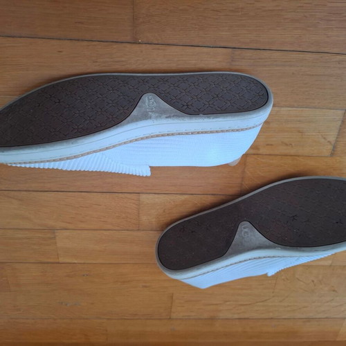 Ugg Australia women's slip-on knit sneakers size 41 white