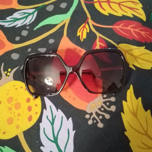 Burberry sunglasses like new, black