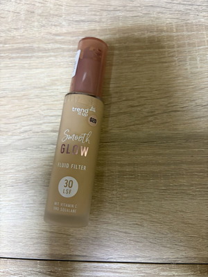 Trend It Up Smooth Glow Fluid Filter foundation like new 020