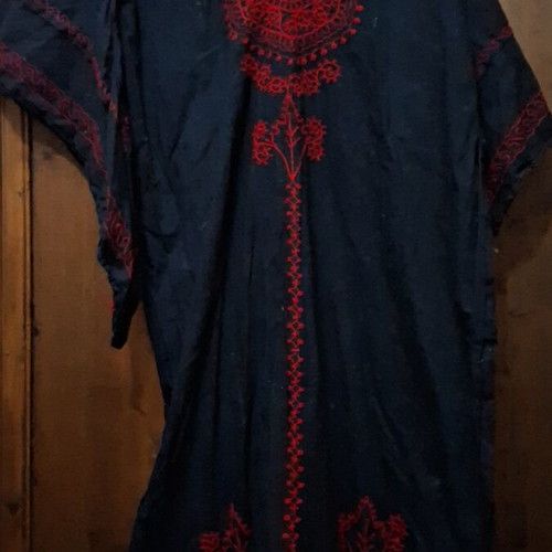 Kaftan handmade, like new, black and red, 80s Bedouin design