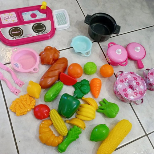 Children's kitchen toys and sink used