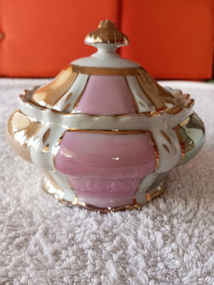 Porcelain chocolate pot collectible, like new, antique style