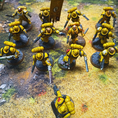 Imperial Fists heavy bolt pistol and Astartes chainsword miniatures