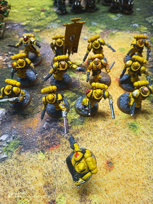 Imperial Fists heavy bolt pistol and Astartes chainsword miniatures