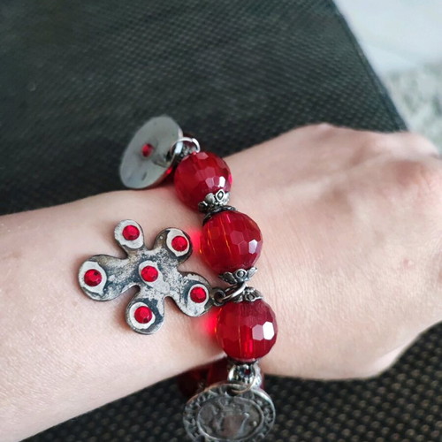 Bracelet like new, red and silver